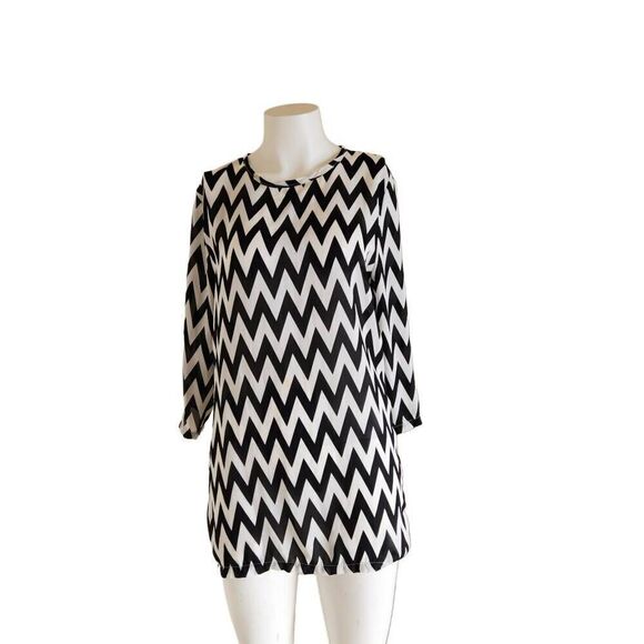 Womens top black white geometric blouse semi sheer 3/4 sleeve Medium chevron - Picture 1 of 5